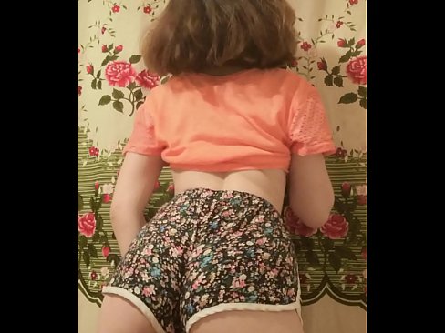 ❤️ Keçika ciwan a seksî li ber kamerayê kurtanên xwe ji xwe dike ❤️❌ Sluts li me ️❤